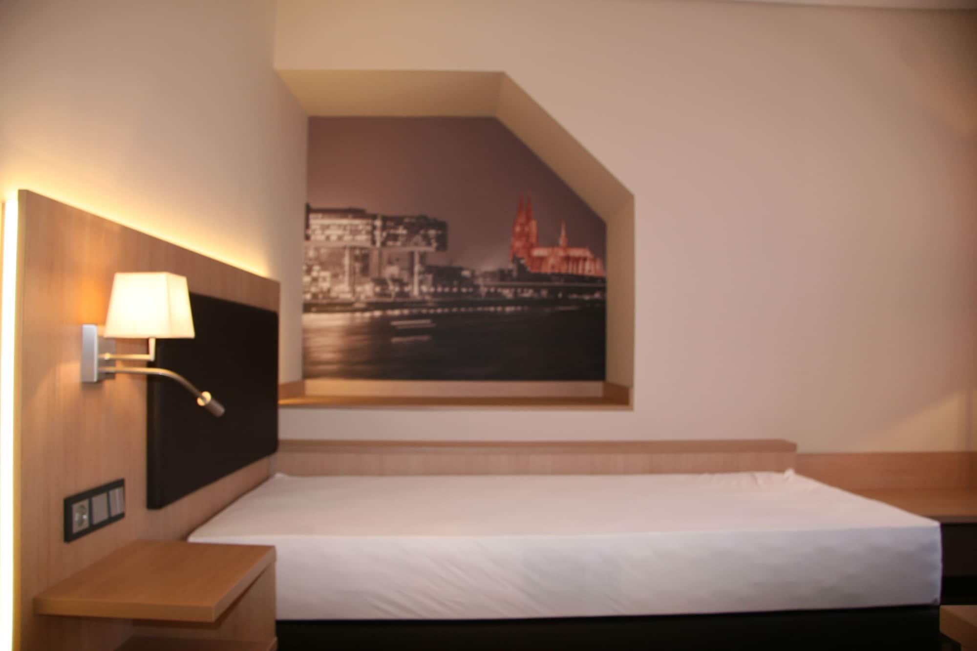 Hotel Fortune Koln Bagian luar foto