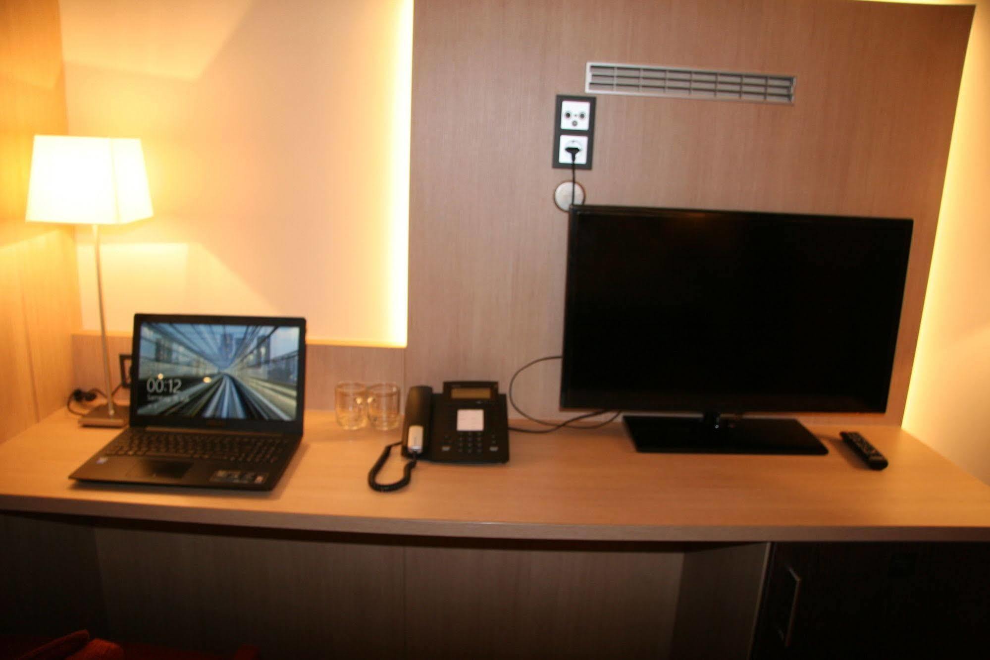 Hotel Fortune Koln Bagian luar foto