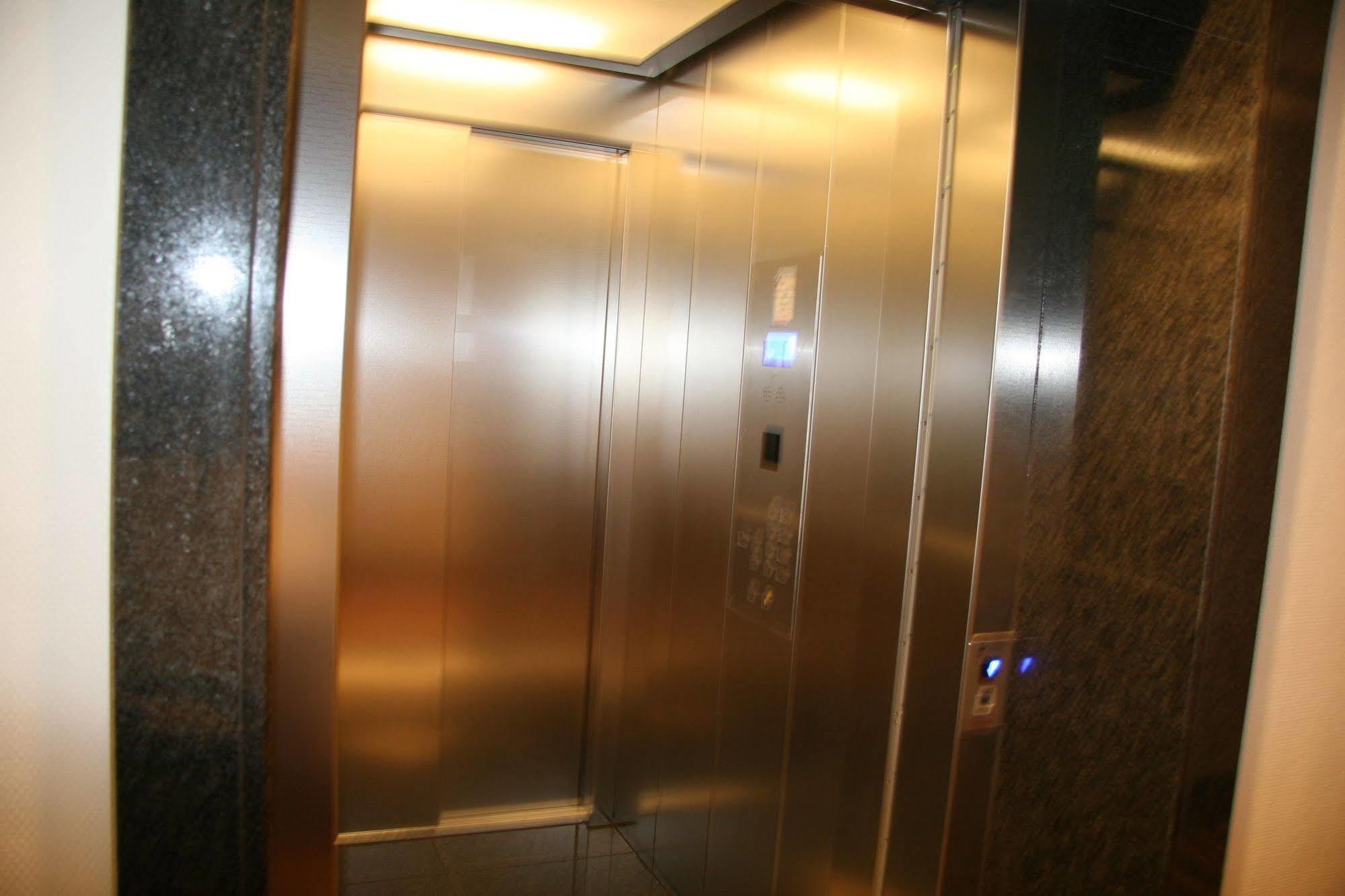 Hotel Fortune Koln Bagian luar foto