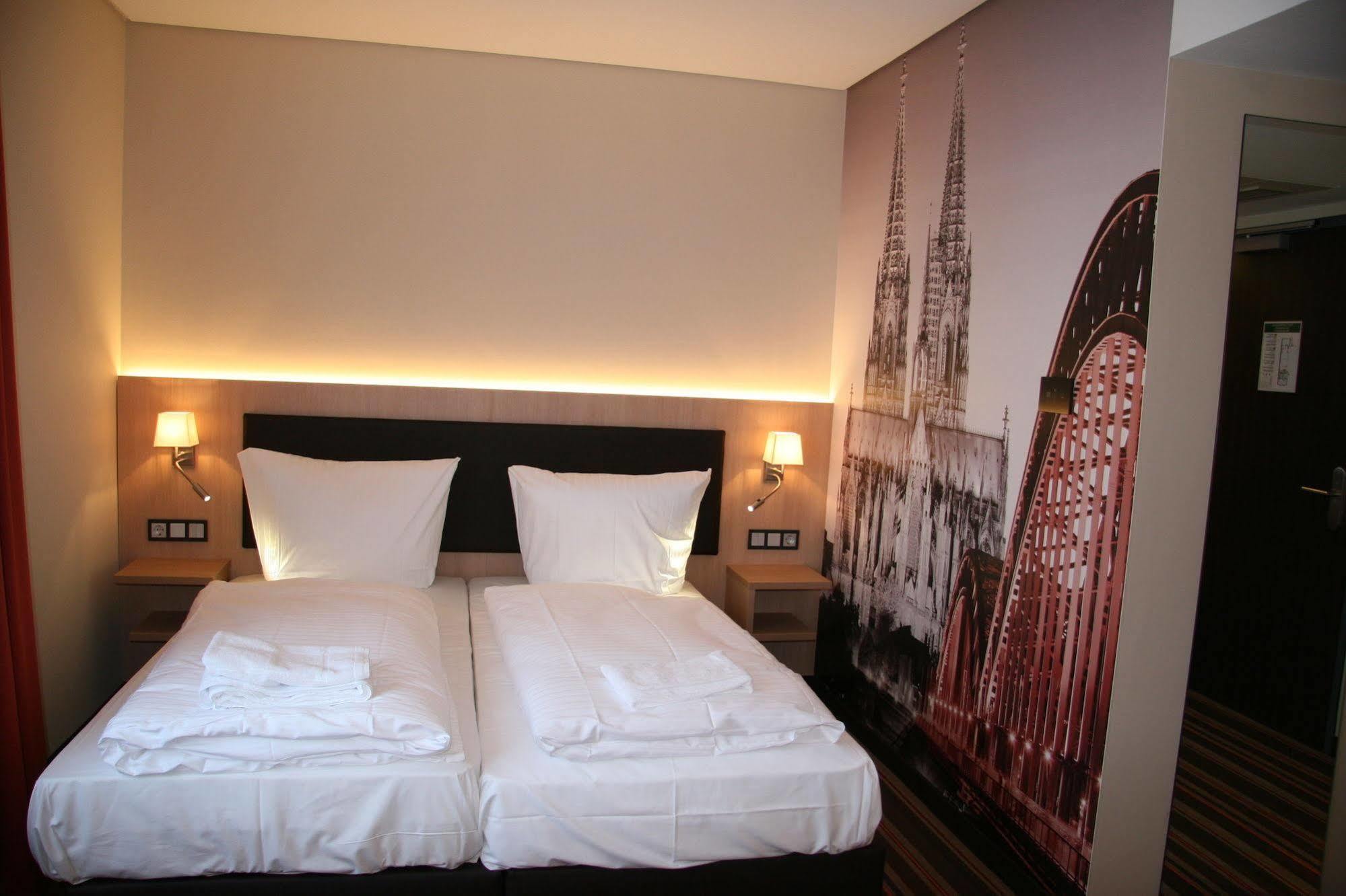 Hotel Fortune Koln Bagian luar foto