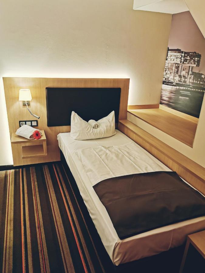 Hotel Fortune Koln Bagian luar foto